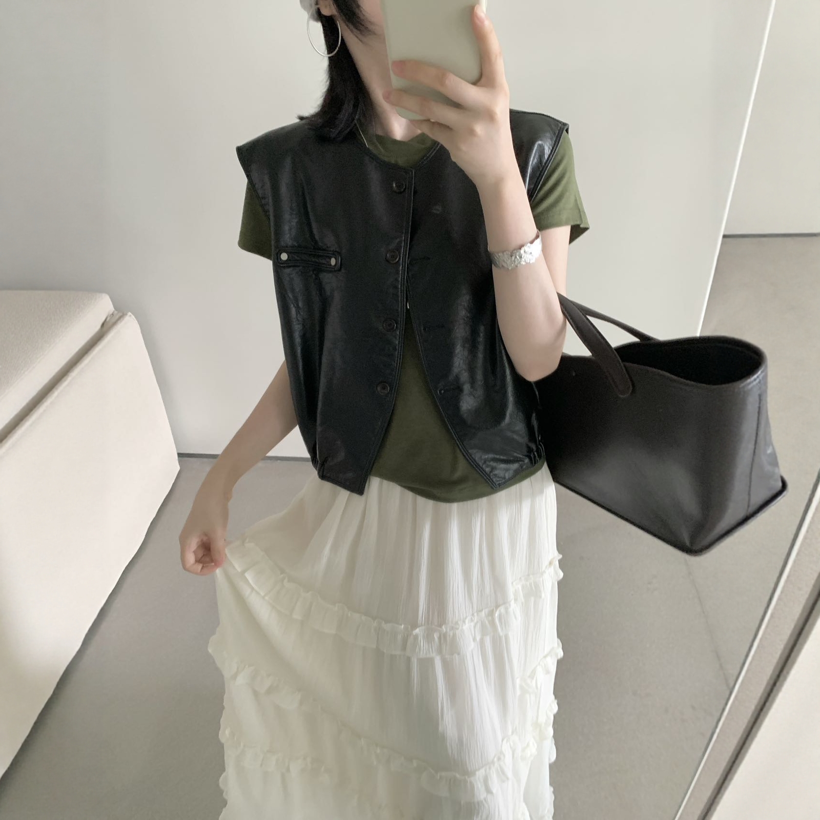 韩版时尚圆领无袖PU皮马甲女