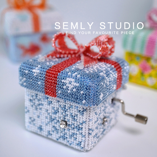 【SEMLY STUDIO 】[材料包]满珠绣雪花金鱼手摇八音盒手工刺绣diy