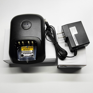 D8235 摩托罗拉对讲机P8668i 8200 P8268 P6600i电池充电器 P8660
