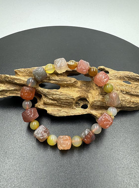 2026新款女士天然老料盐源玛瑙凤久雕刻方糖设计款手串手链单圈