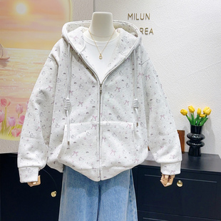 有粉蝴蝶结兔子呢~韩代款2025秋冬甜美满印印花加绒外套卫衣大码
