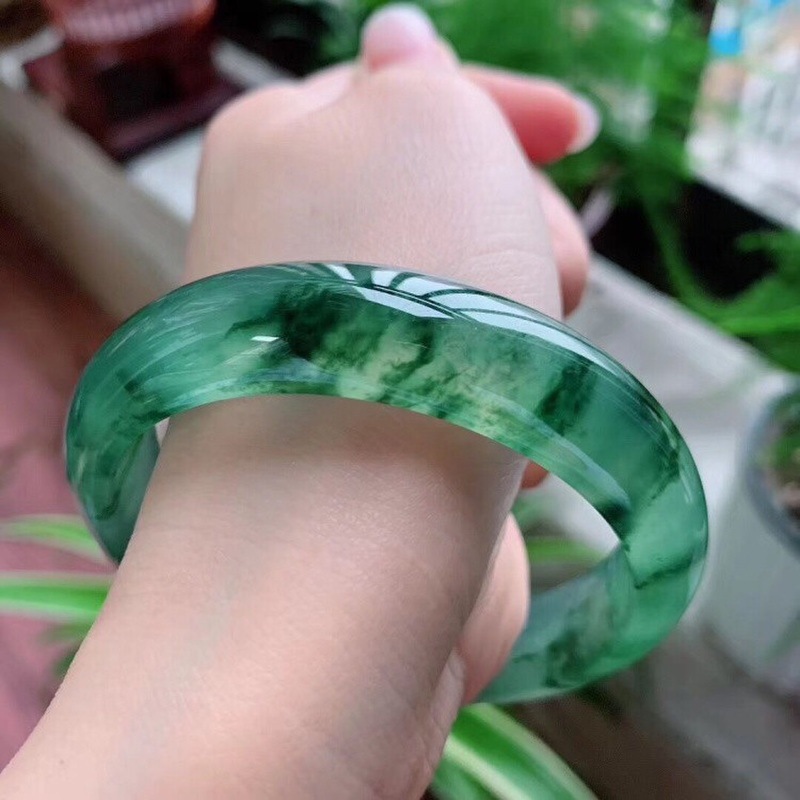 天然缅甸翡翠手镯少女款