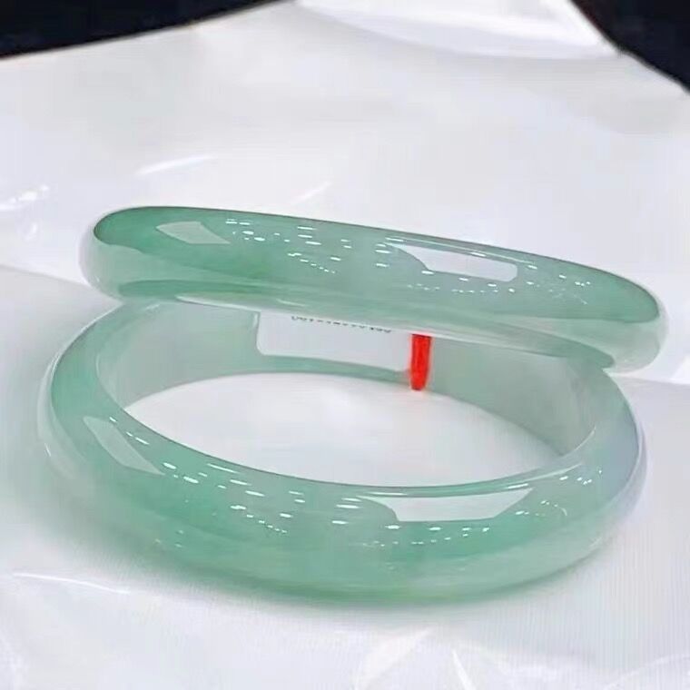缅甸处理翡翠手镯正圈冰