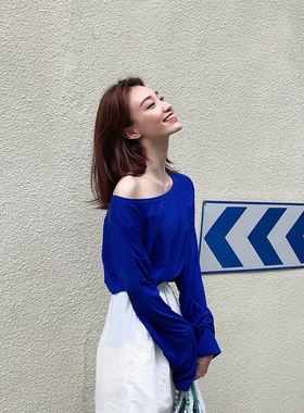 设计感克莱因蓝t恤女露肩长袖莫代尔一字大领口宝蓝斜肩上衣宽松
