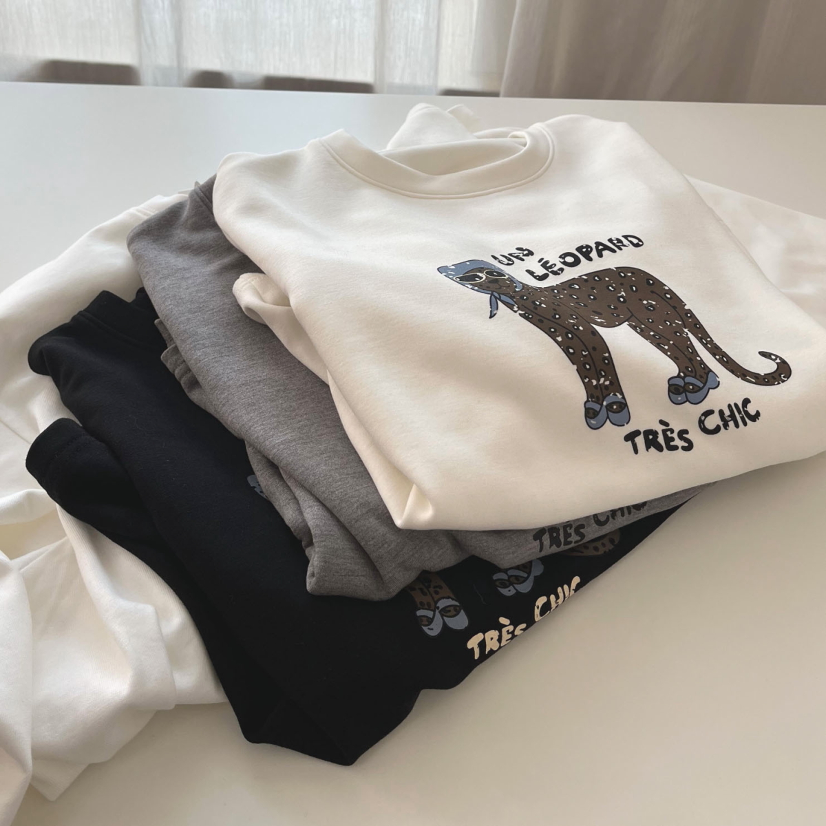 洋气豹纹猫咪圆领打底衫 秋冬加绒小个子短款显瘦正肩长袖上衣 女