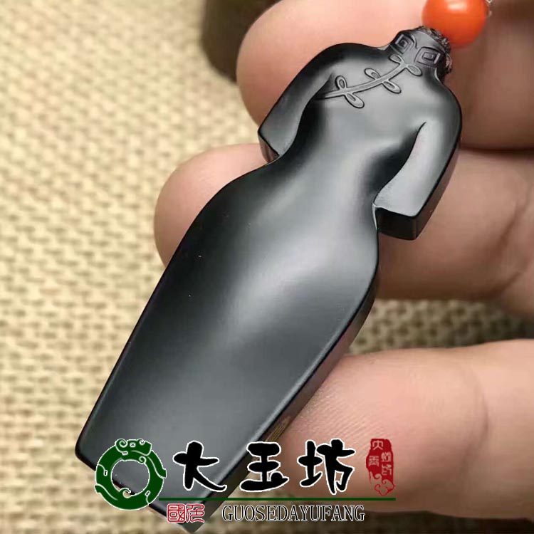 新疆和田玉羊脂墨玉吊坠旗袍旗开得胜挂件籽料黑碧玉衣服牌子