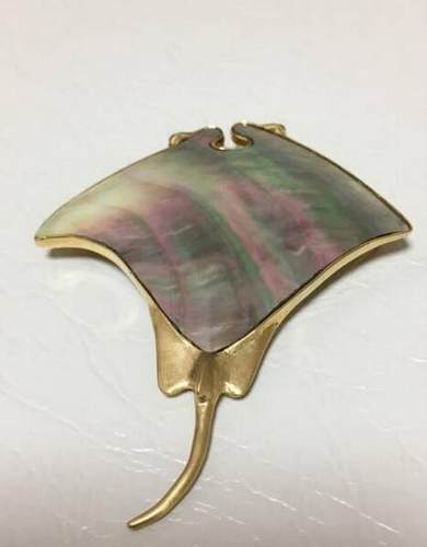 日本二手珠宝代购真品18K黄金彩色母贝天然红宝石魔鬼鱼胸针包邮