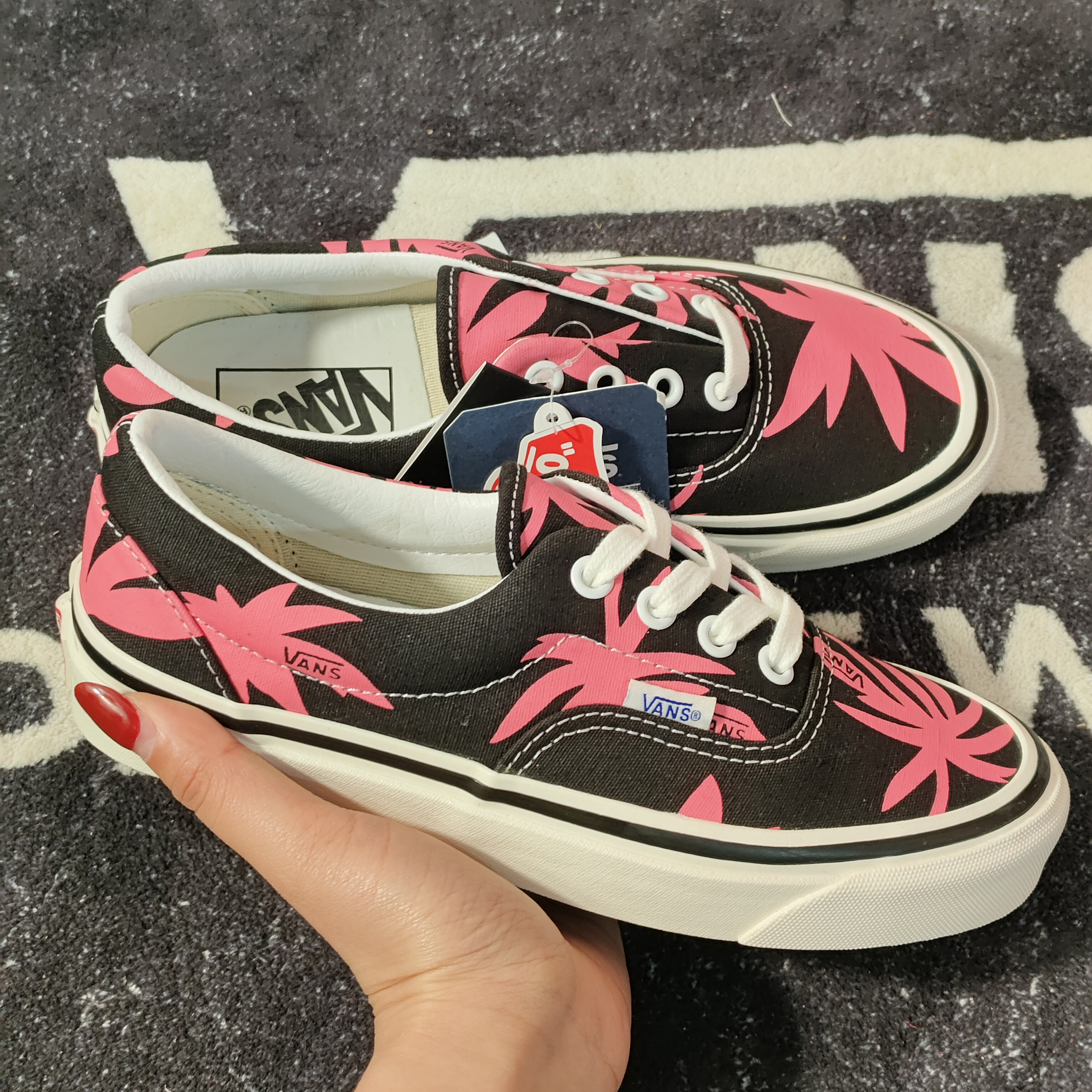 VANS安纳海姆Authentic黑粉枫叶低帮帆布鞋 VN0A2RR1VY8