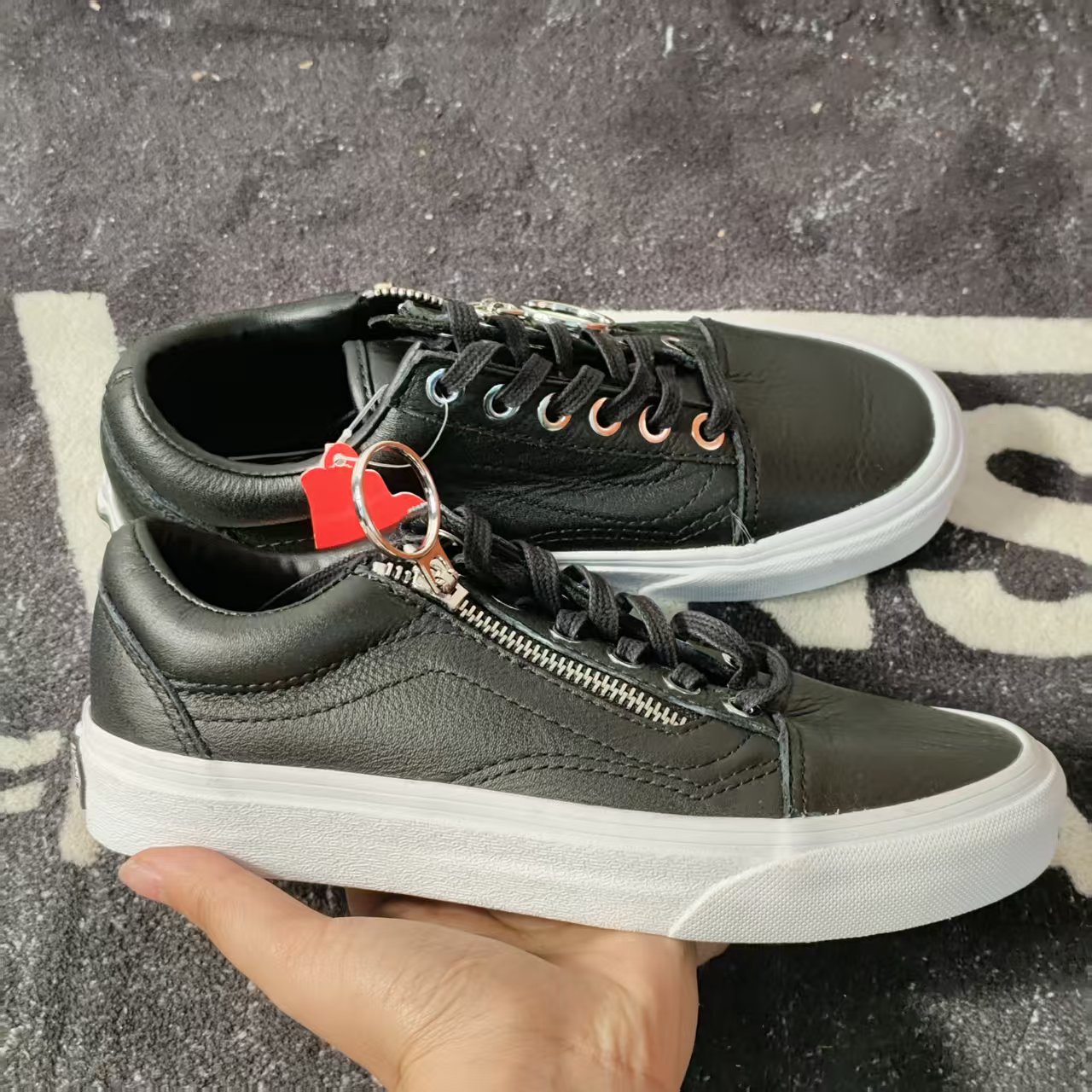 Vans Old Skool侧边拉链黑皮低帮板鞋男女复古休闲VN0A3493UB8
