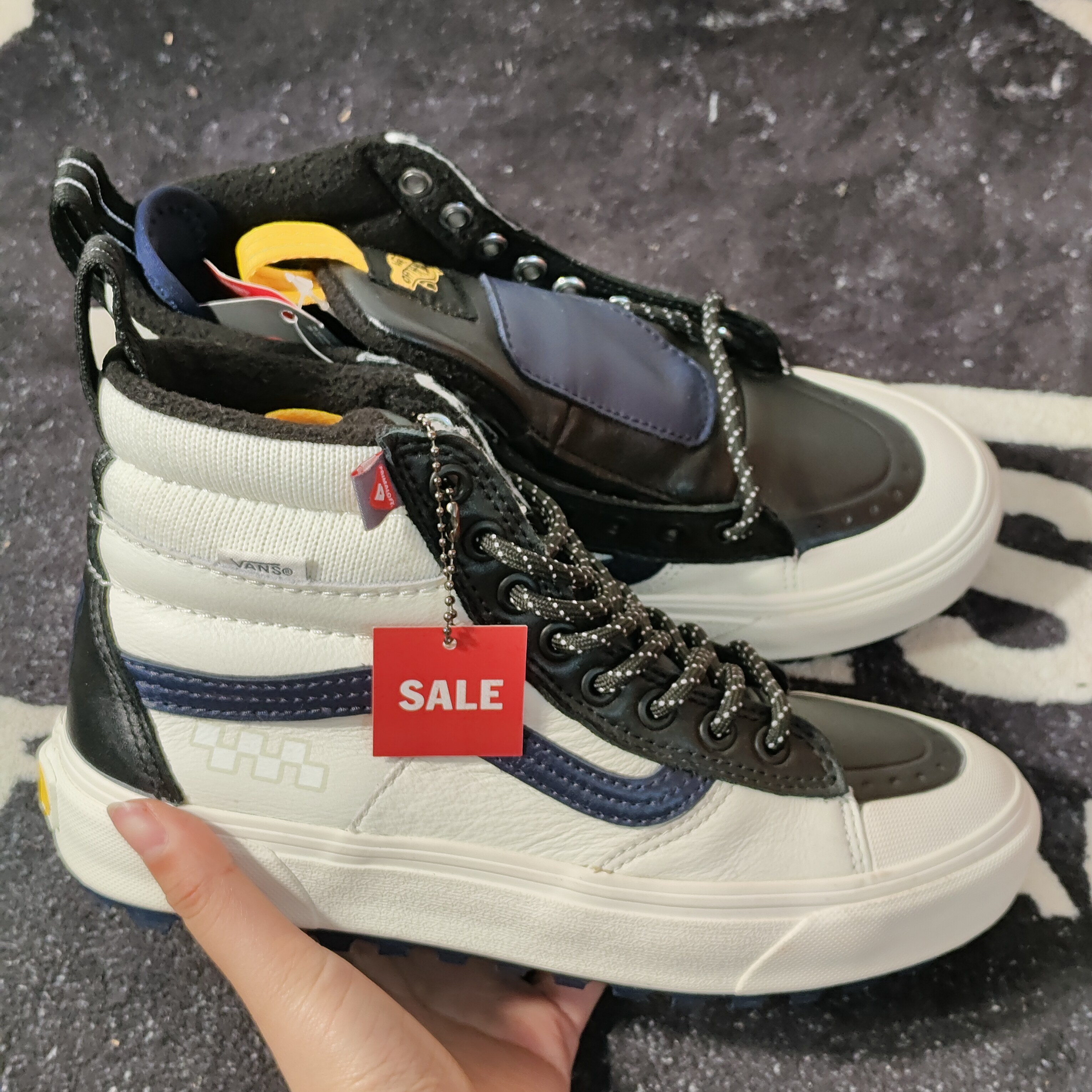 VANS Sk8-Hi MTE-2米白黑蓝拼接高帮防水鞋VN0A5HZZA5P