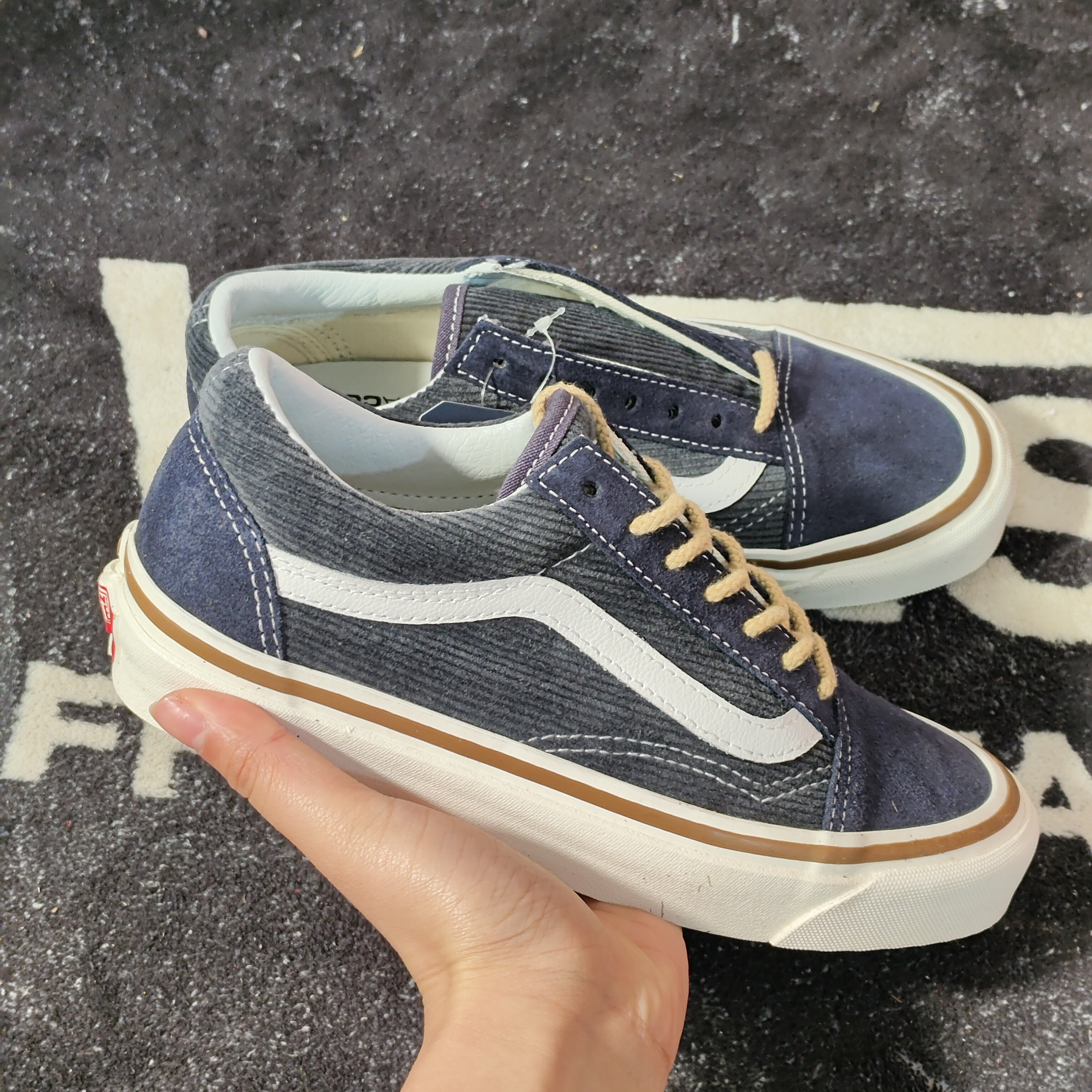 Vans Old Skool 藏蓝灯芯绒低帮滑板鞋 VN0A38G2UPH