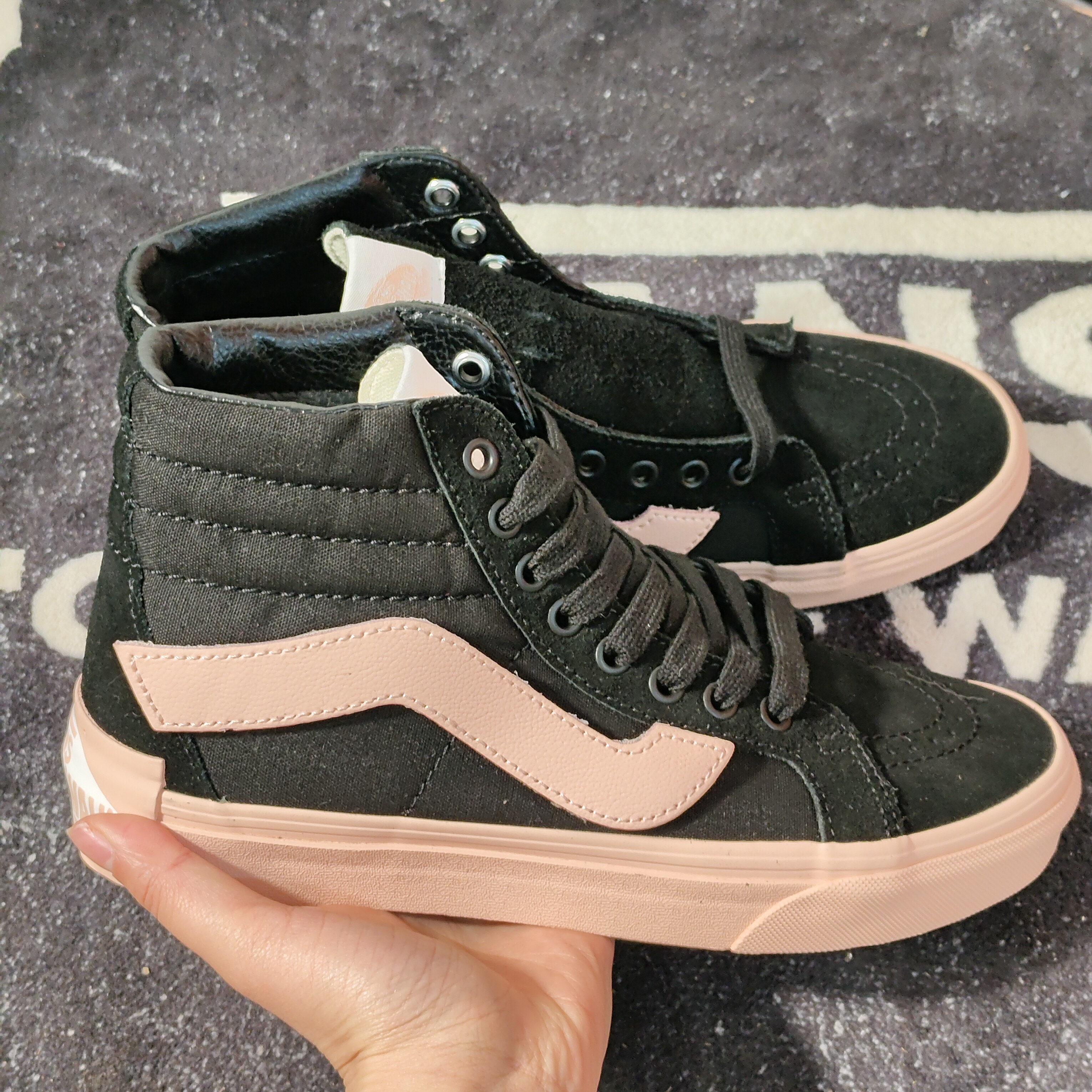Vans Sk8-Hi 黑粉拼接高帮滑板鞋 VN0A2XSBT3R