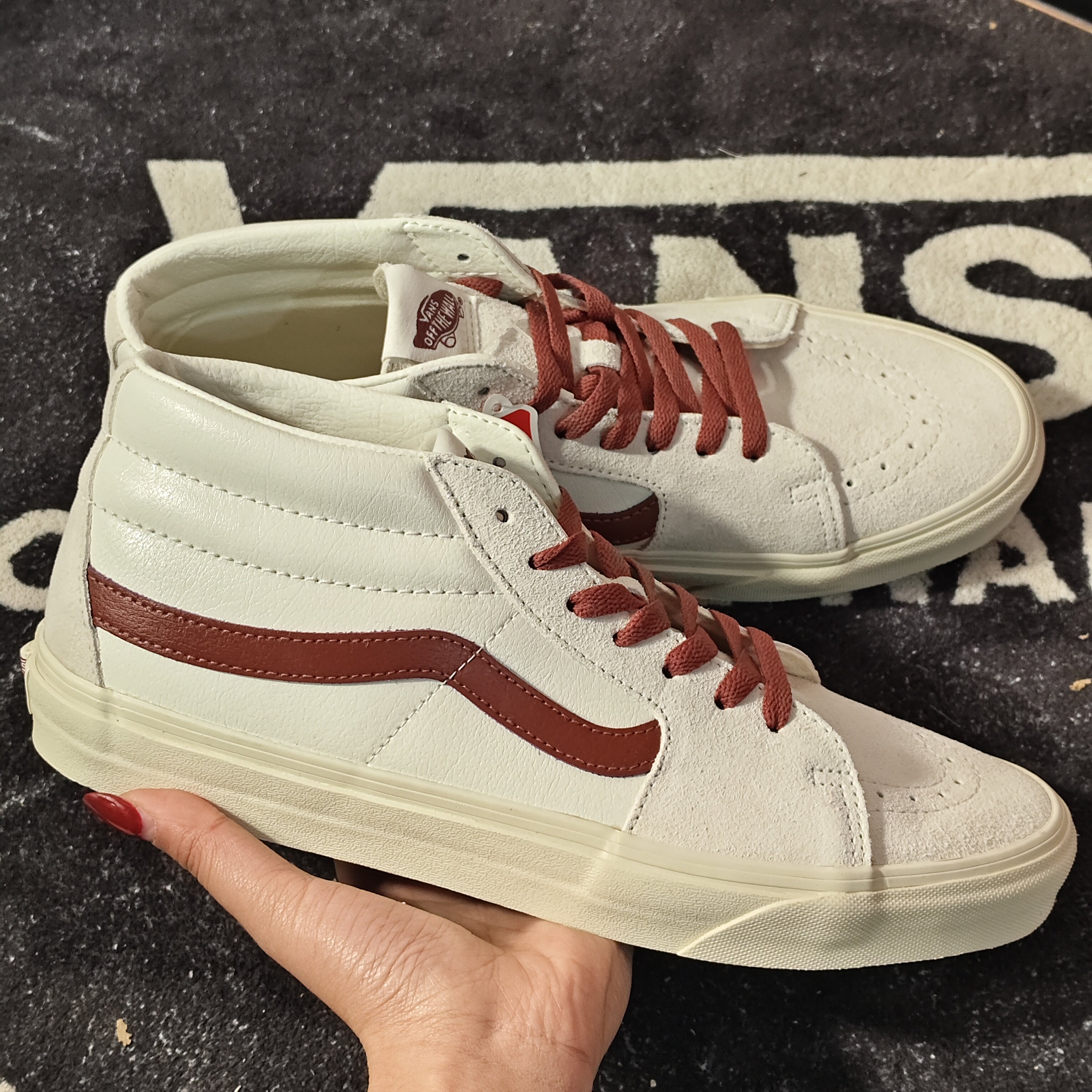 Vans Sk8-Mid 米白红条中帮休闲板鞋 VN0A5KXER2S