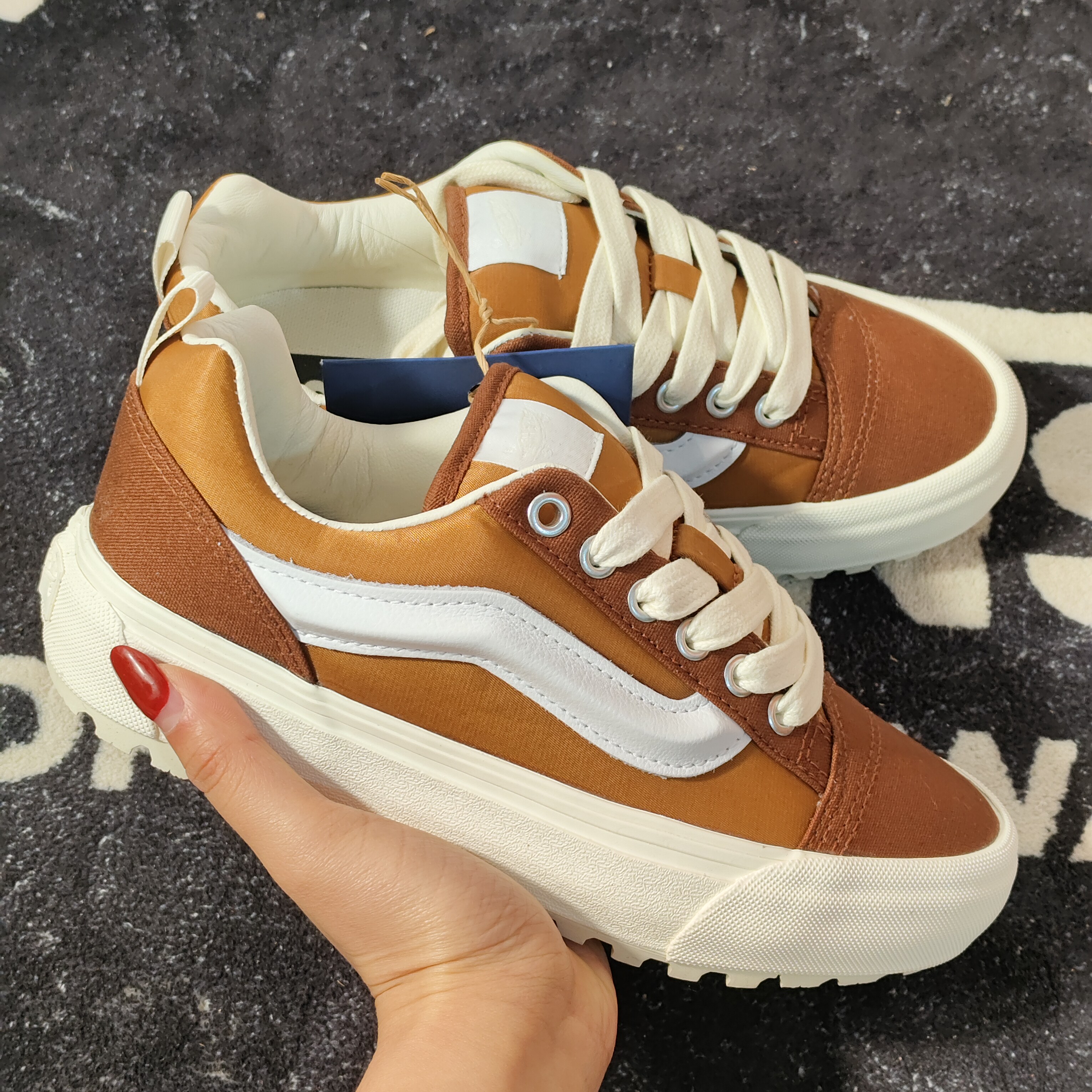 Vans 焦糖棕锯齿厚底低帮休闲板鞋 VN000CXR1RE