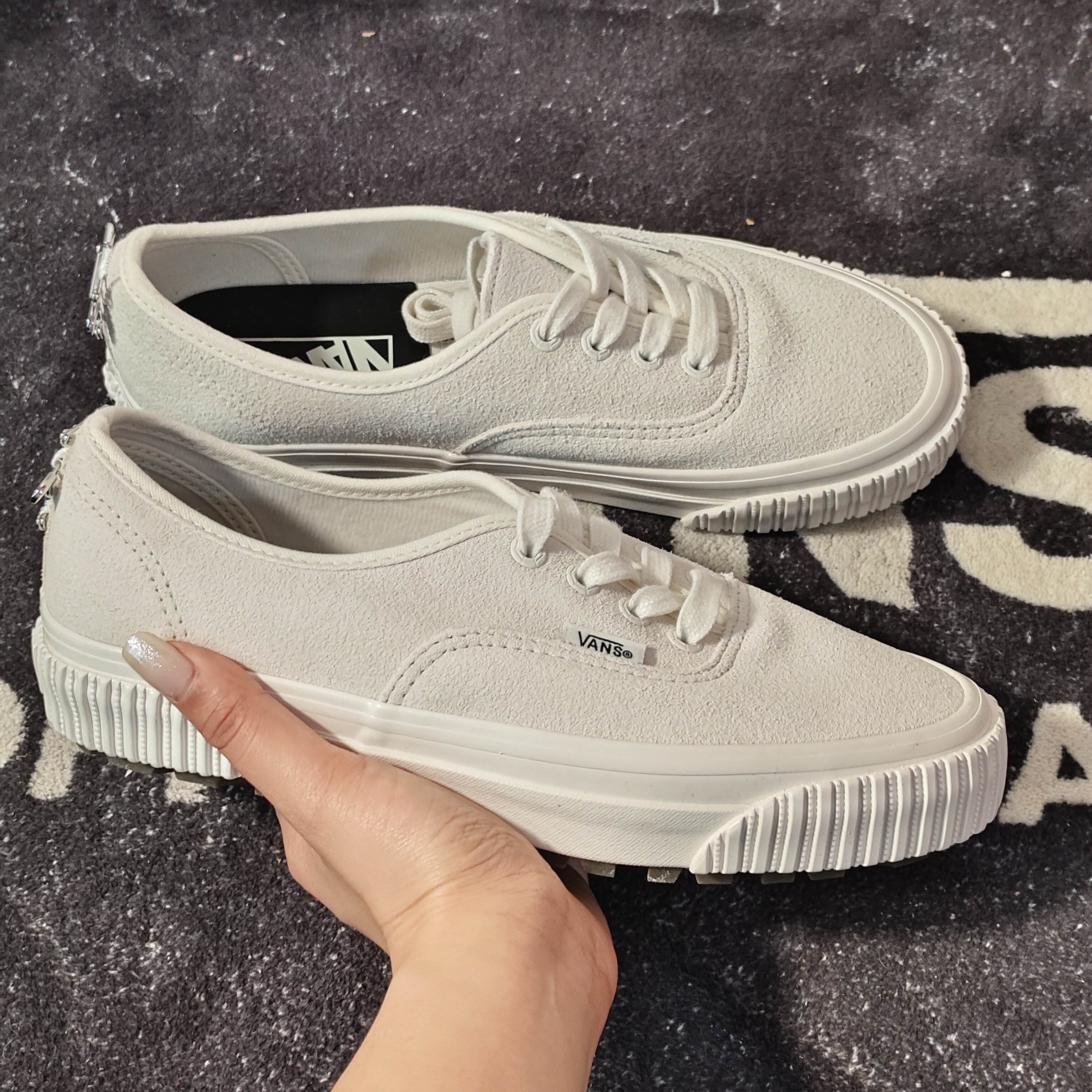 Vans Authentic全白翻毛拉链饼干底休闲板鞋VN0005U4WHT