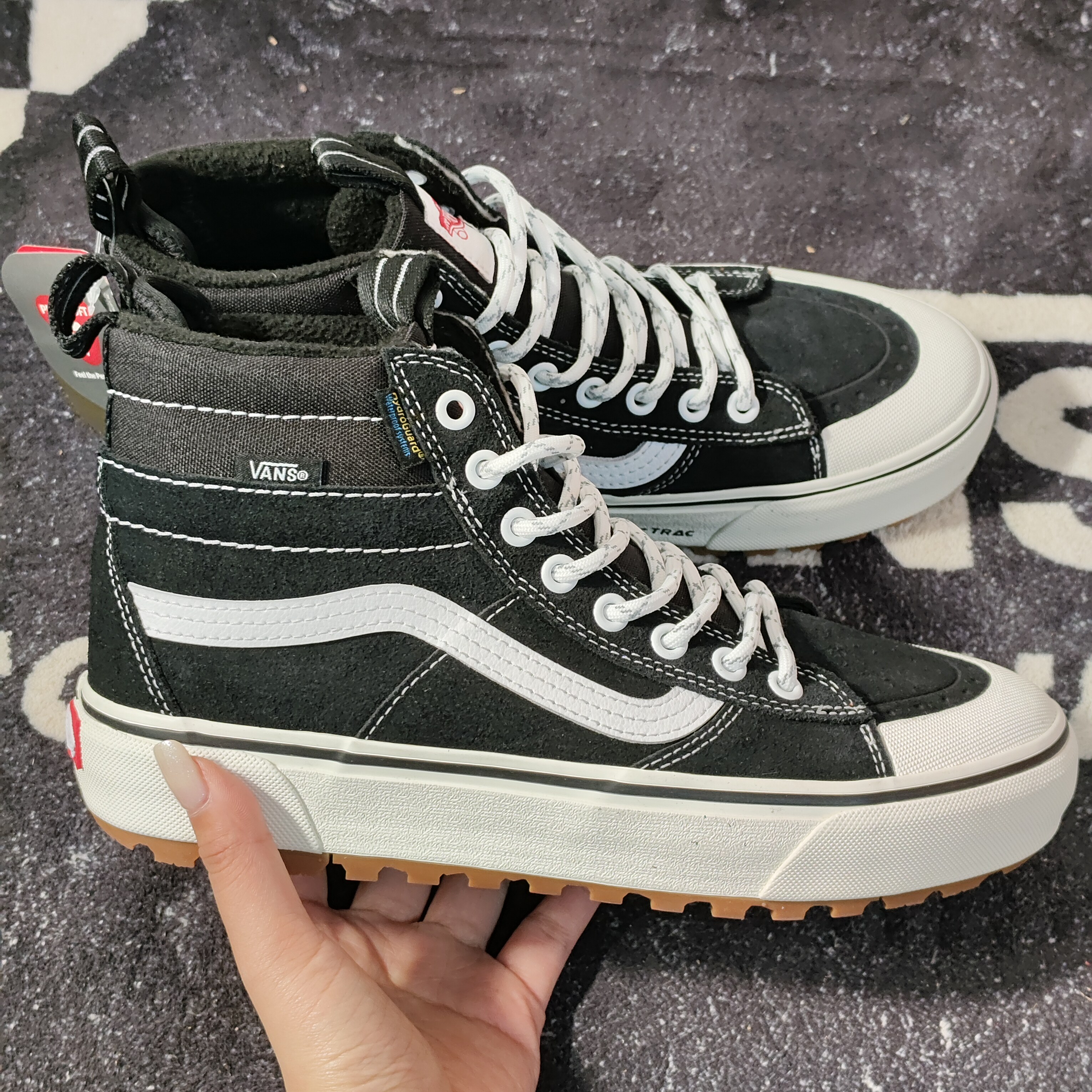 Vans SK8-Hi MTE黑白色防水加绒高帮户外鞋VN000CVT6BT