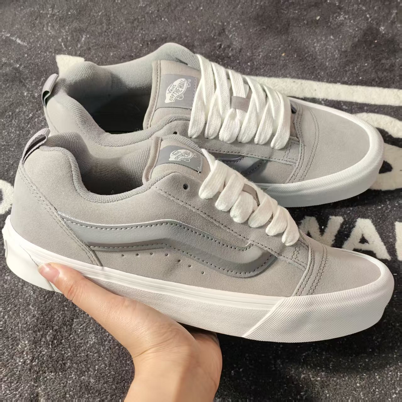 断码特价Vans Knu Skool浅灰色面包鞋复古厚底VN000D6CBXC1