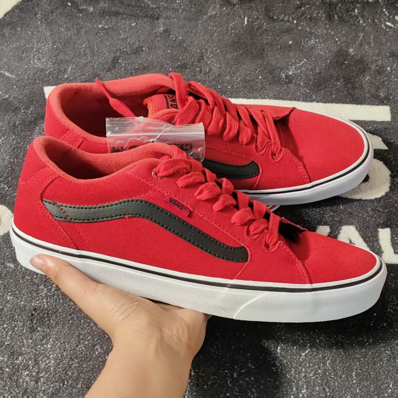 Vans Old Skool正红麂皮黑条纹低帮情侣滑板鞋VN0A34A4MKJ