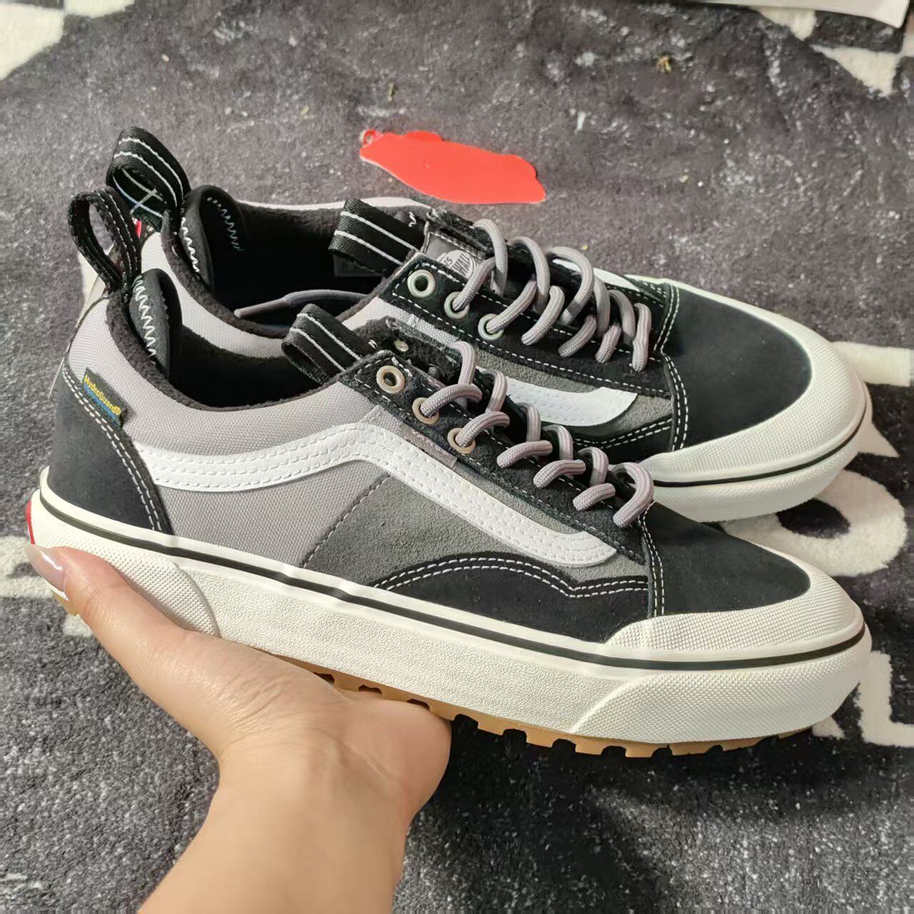 Vans Old Skool MTE黑灰拼色加绒防滑工装休闲板鞋VN000CVNBH4