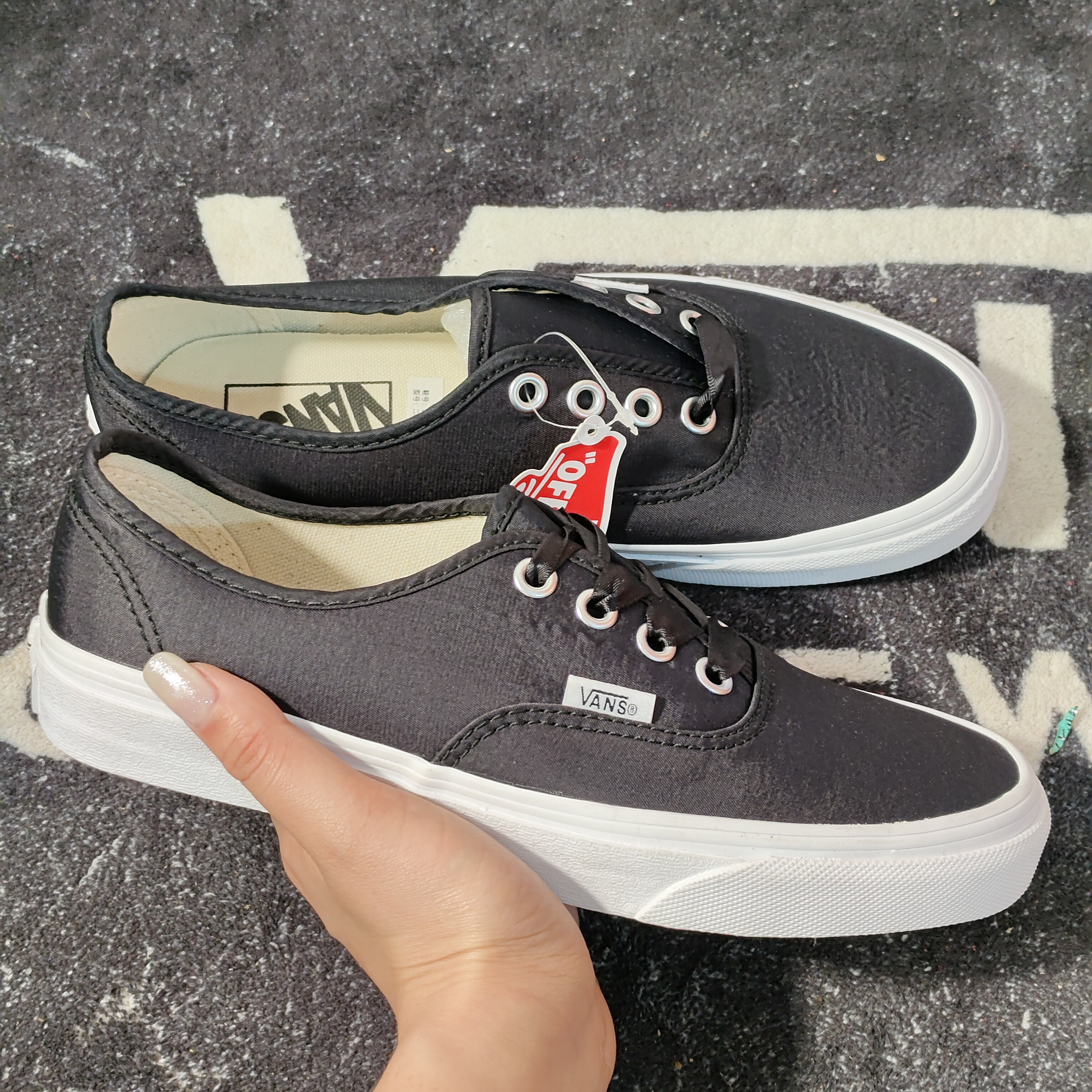 VANS范斯Authentic黑缎面丝带款低帮休闲板鞋VN0A38EMQ9I