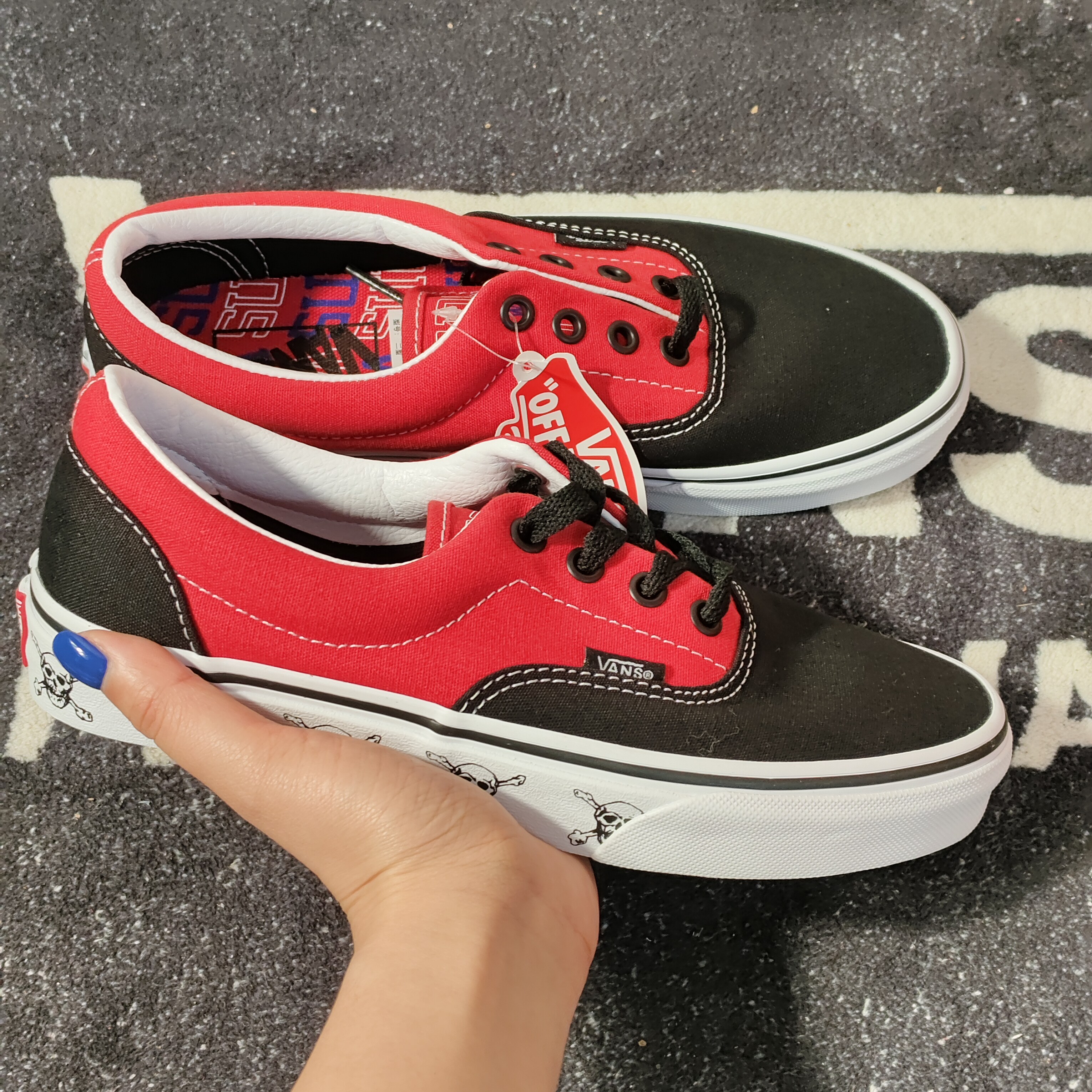 Vans Era黑红拼接骷髅边条低帮休闲板鞋 VN0A54F14G0