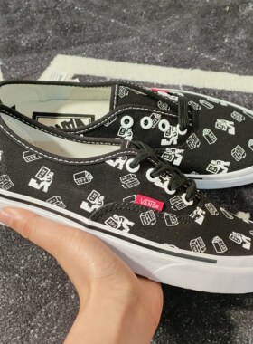 VANS Authentic黑底印花低帮休闲板鞋男女同款VN0A5HZS6UT