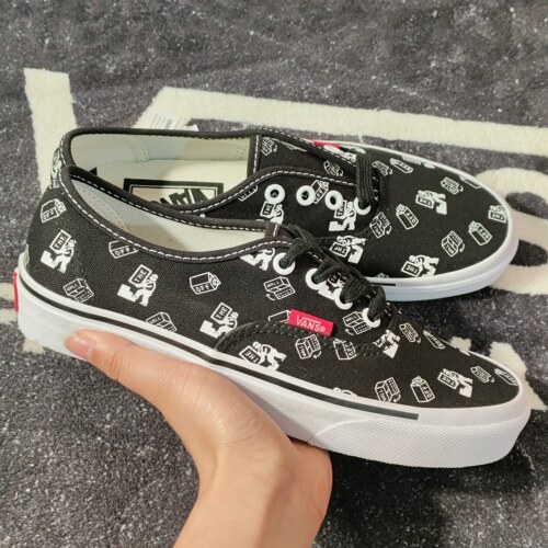 VANS Authentic黑底印花低帮休闲板鞋男女同款VN0A5HZS6UT