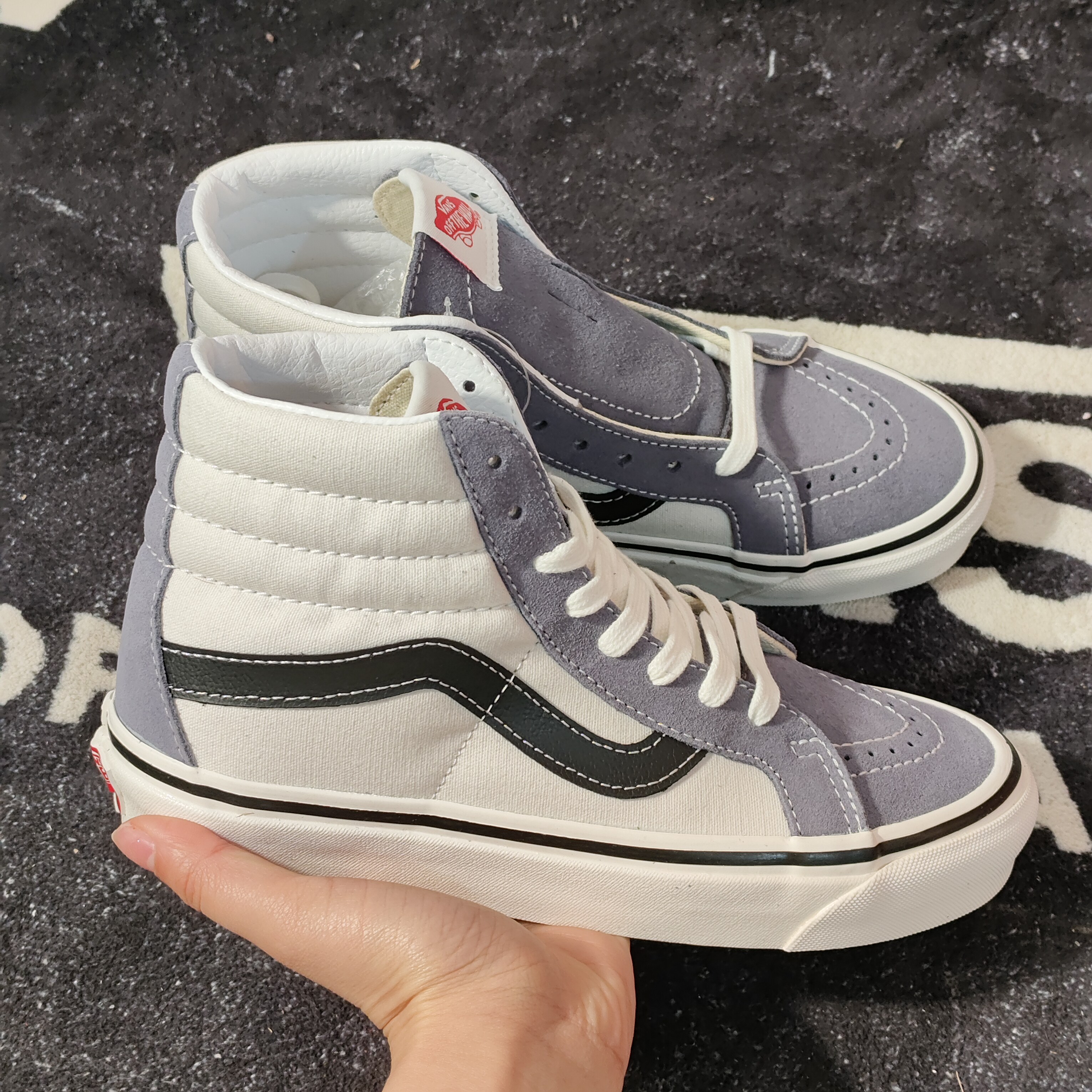 Vans Sk8-Hi 灰白黑条高帮滑板鞋 VN0A38GFUQ1