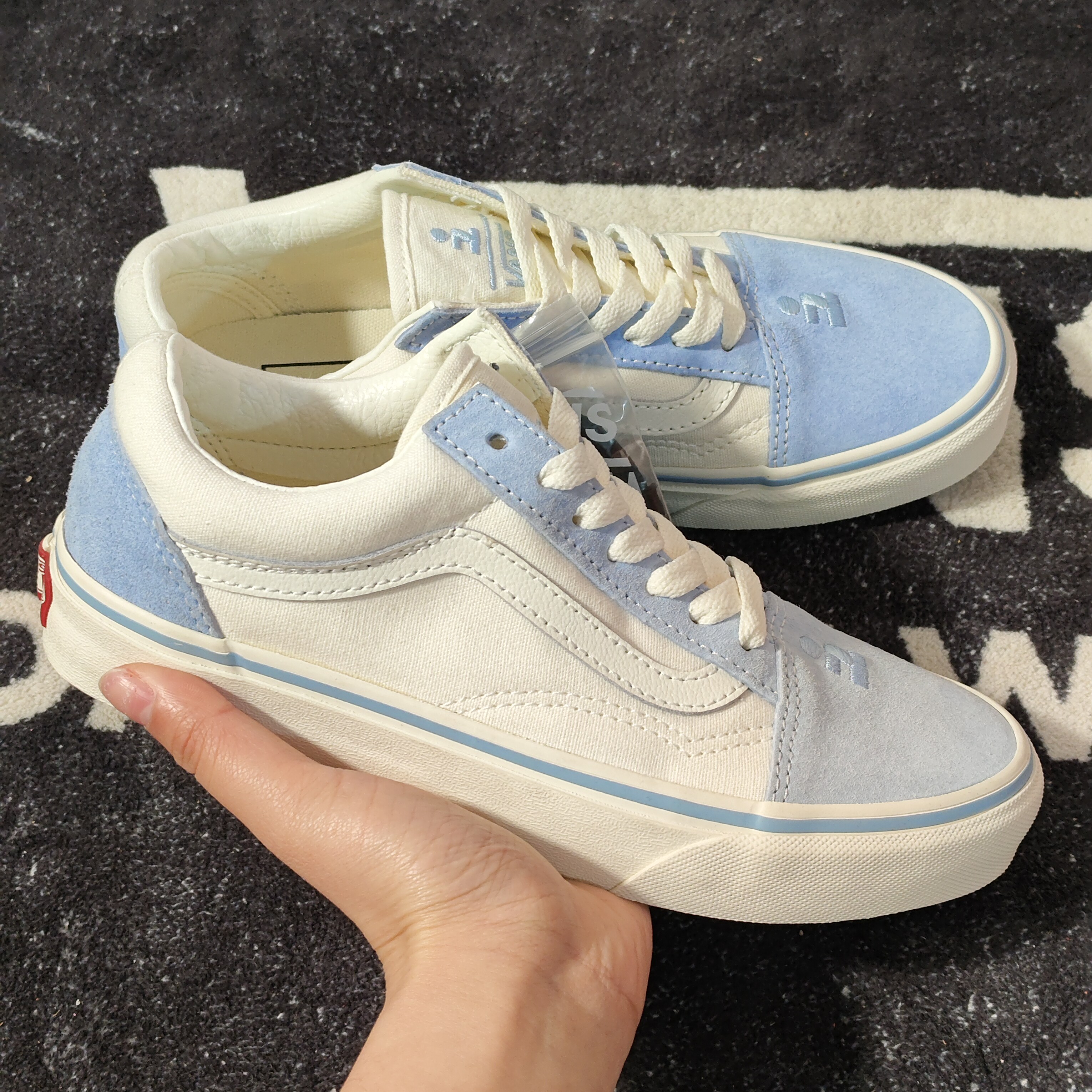 Vans Old Skool米白浅蓝拼接低帮休闲板鞋 VN0A5KRSCEB