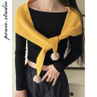 可爱毛球纯色针织大三角巾披肩女2025新款百搭多功能保暖护颈围脖