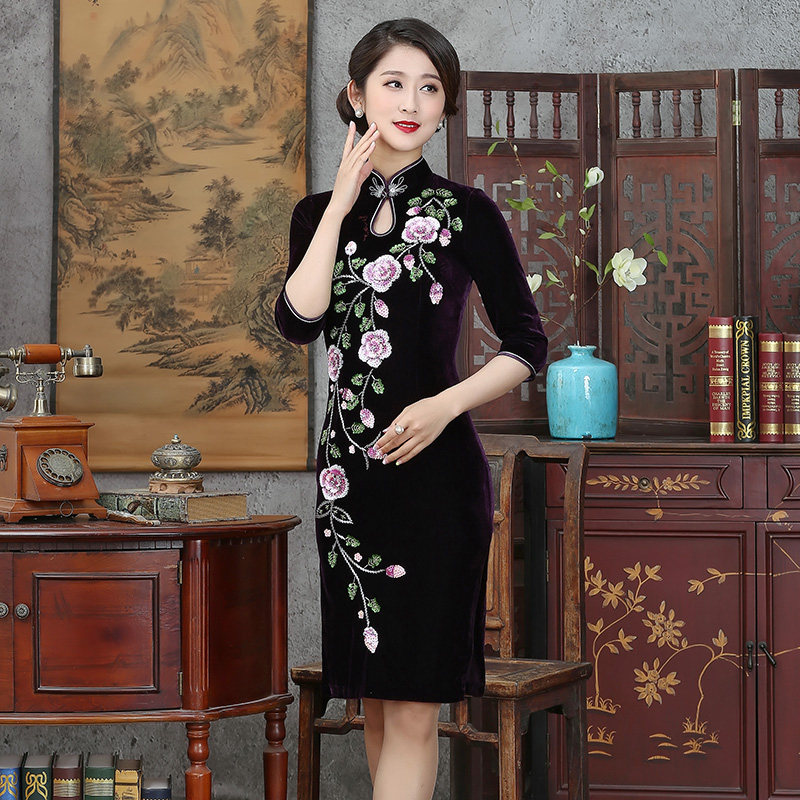 重工钉珠旗袍新款女装新年宴会妈妈婆婆装