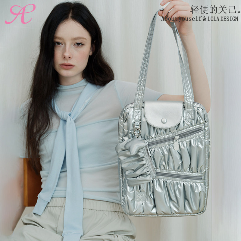 关己x萝拉 轻便云朵电脑包2025新款女士日常休闲手提防震笔记本包