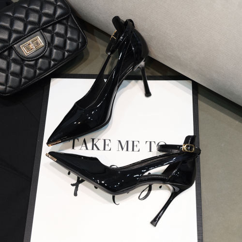 设计感镂空漆皮尖头女细跟高跟鞋