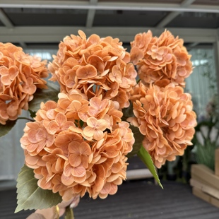 现代简约仿真典雅绣球秋色手捧婚礼绣球花森系带叶手感装饰花配件