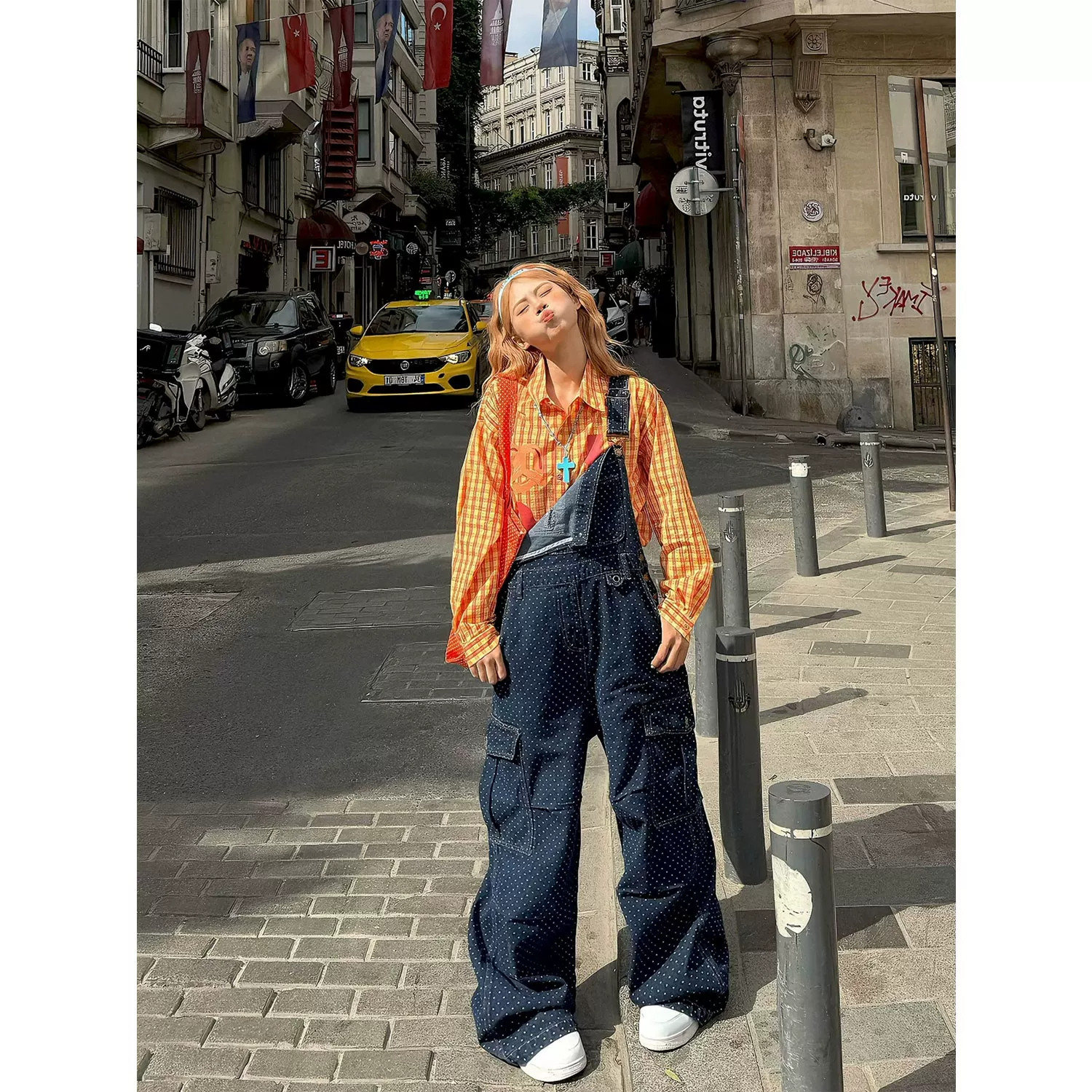 多巴胺风蓝波点阔腿牛仔背带裤女