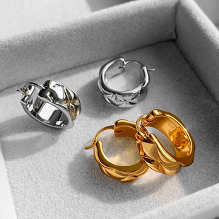 小香菱格金色耳环圈圈女轻奢高级感独特2026新款耳圈耳扣秋冬耳饰