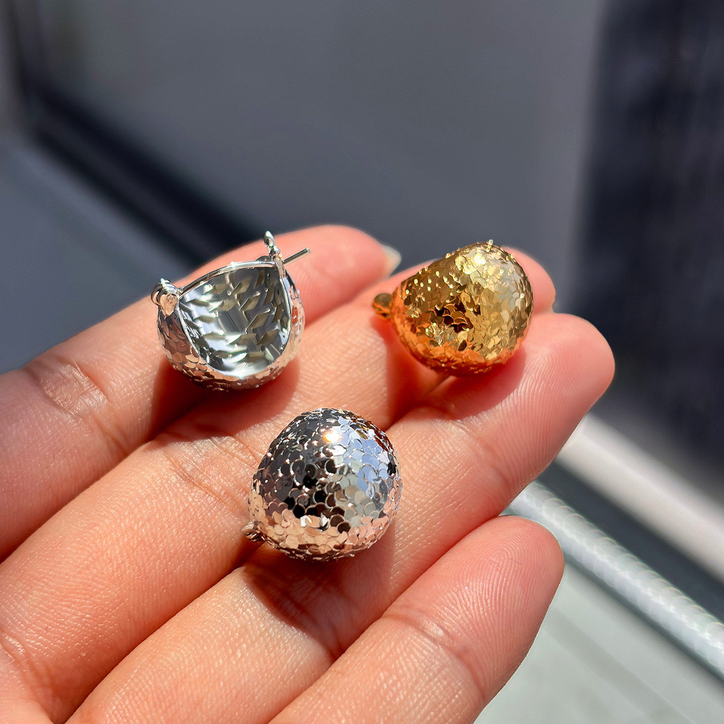 独特好看金银色碎碎冰圆球耳钉女高端轻奢高级感气质大气耳环耳饰