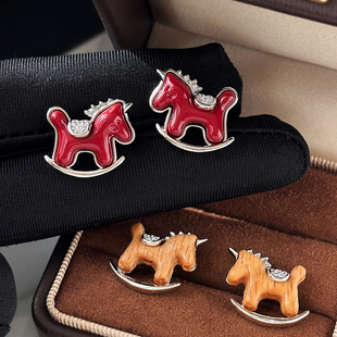 999纯银新年红色小马耳钉女2026新款独特漂亮耳环本命年气质耳饰