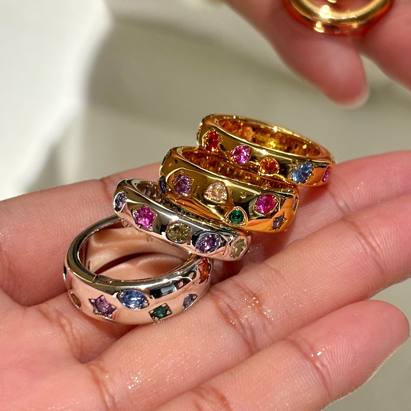 GD权志龙同款彩色钻石戒指女轻奢高级感小众设计情侣对戒金色指环