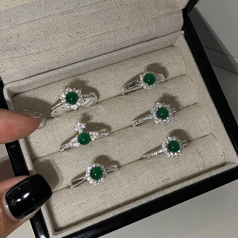 天然蛋面绿色玛瑙戒指女款图片