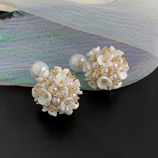 S925纯银独特花朵绣球耳钉女甜美新款轻奢高级感珍珠耳环秋冬耳饰