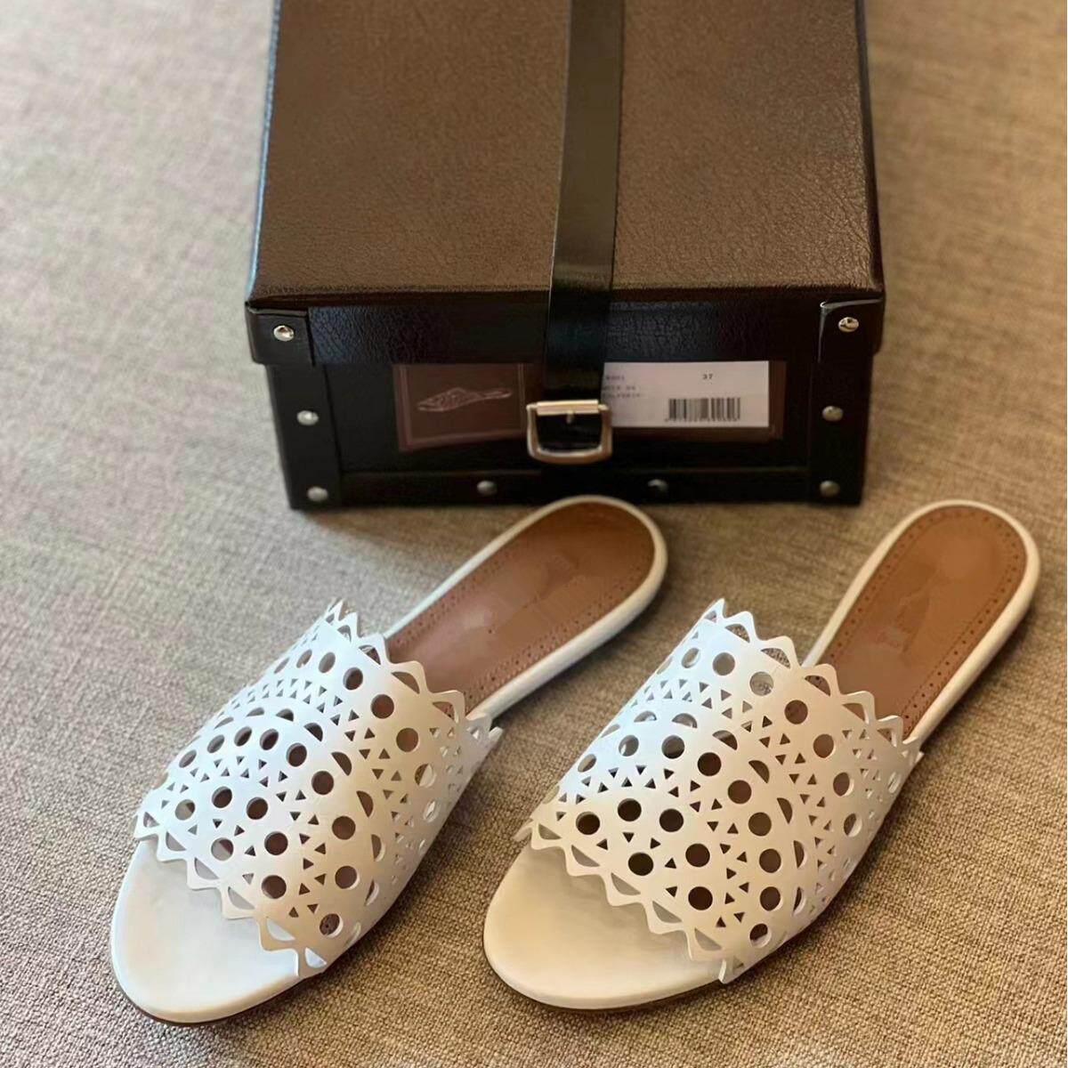 真皮镂空激光雕花皮革一字平底凉拖鞋女外穿时尚2026新款夏季凉鞋