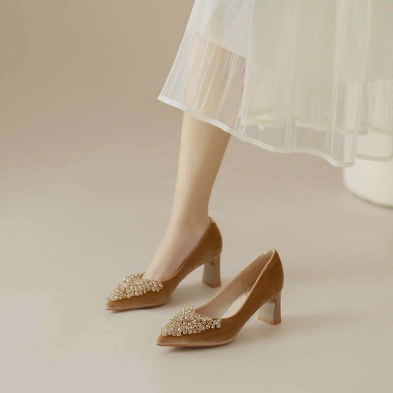 法式轻奢手工女鞋新款名媛绒面水钻粗跟浅口单鞋不累脚尖头高跟鞋