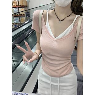 2026年最新款韩版修身显瘦v领撞色假两件短袖T恤女夏季新百搭上衣