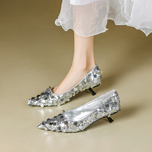 法式小众高级感亮片银色单鞋女细跟不累脚中跟婚鞋尖头伴娘高跟鞋
