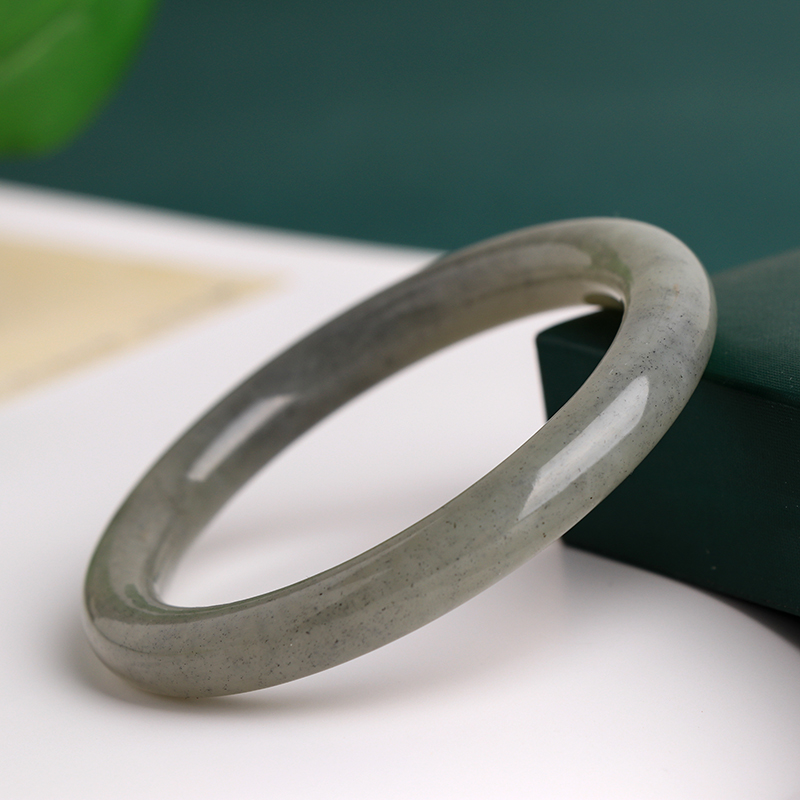 新疆和田玉点墨青花圆条玉手镯女