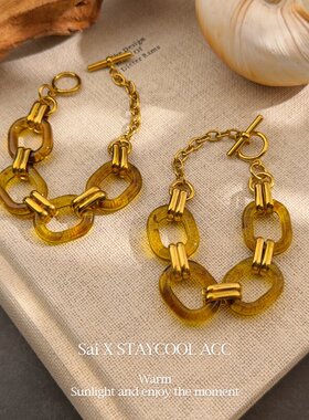 琥珀色树脂OT扣锁链钛钢手链女士轻奢高级感北欧