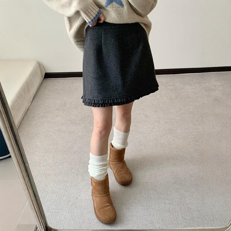 韩系设计感木耳边拼接毛呢短裙