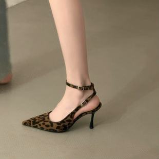 淑女豹纹绒面高跟气质脚腕绊带细跟凉鞋 2025新品 一字带扣后空夏季