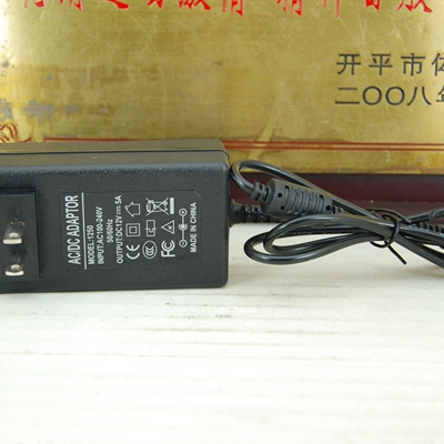 BlackMagic BMPC 电源充电器 摄像机直流电源适配器